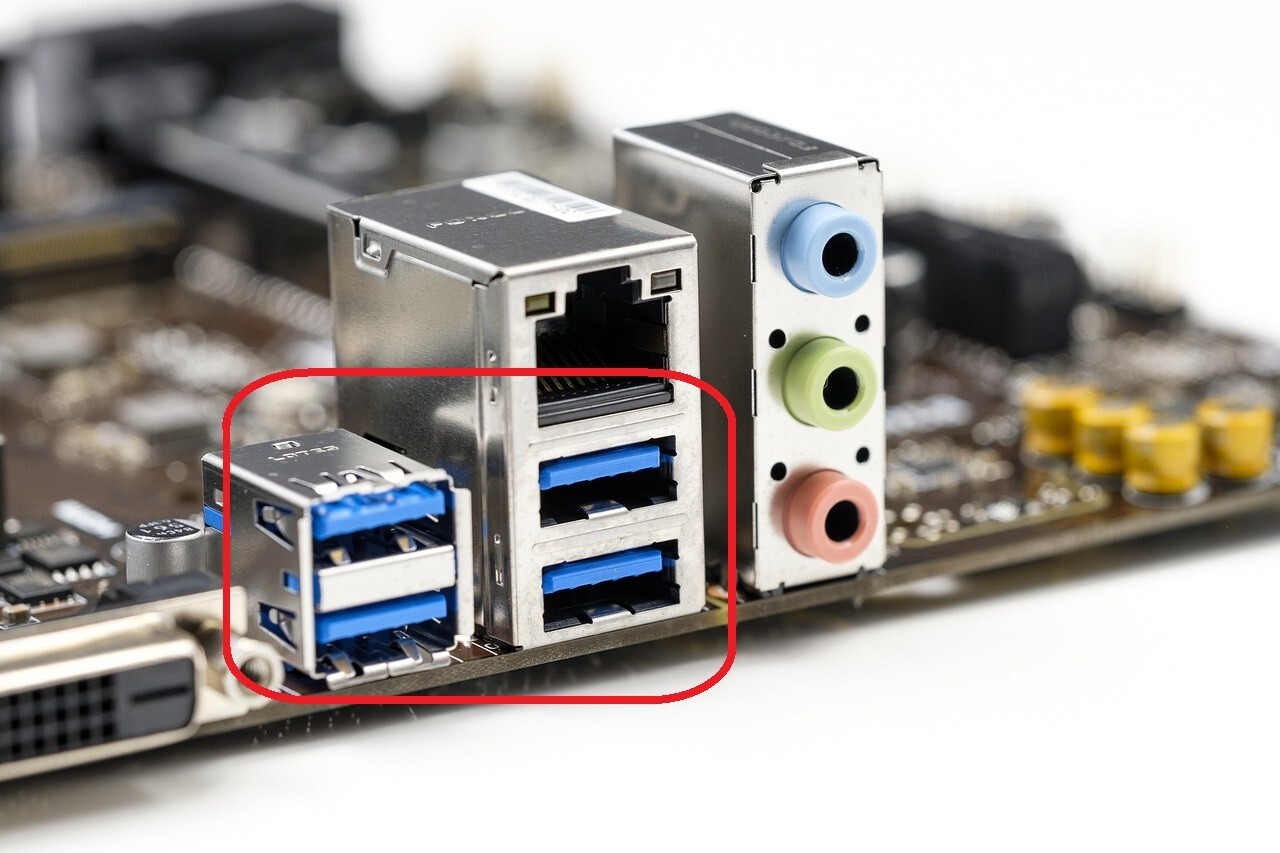 Bootable Linux – 8Gb USB thumb drive with Gift