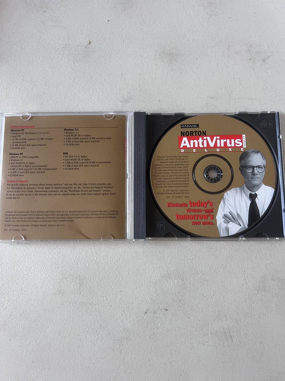 Symantec Norton AntiVirus Deluxe Version 4.0 CD-ROM Software 1997