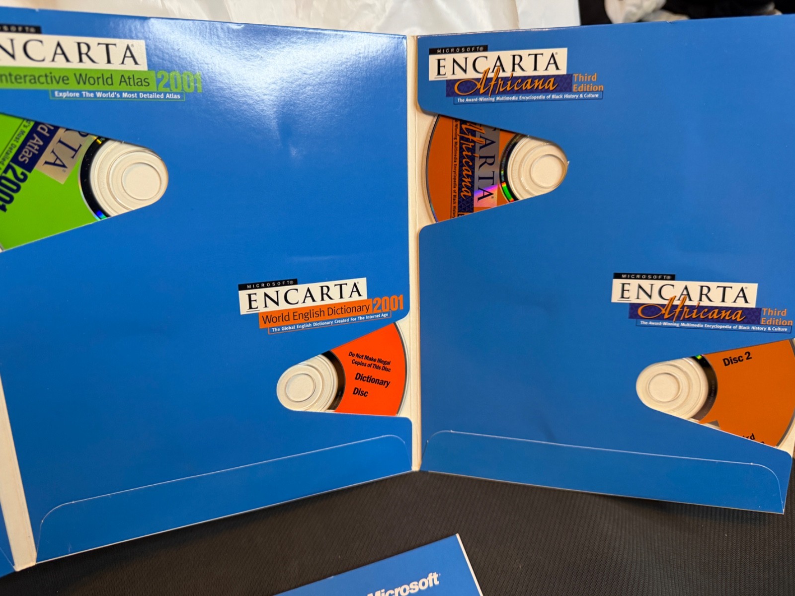 Microsoft Encarta Reference Suite 2001 – For PC – 7 CD-ROM – Looks Great