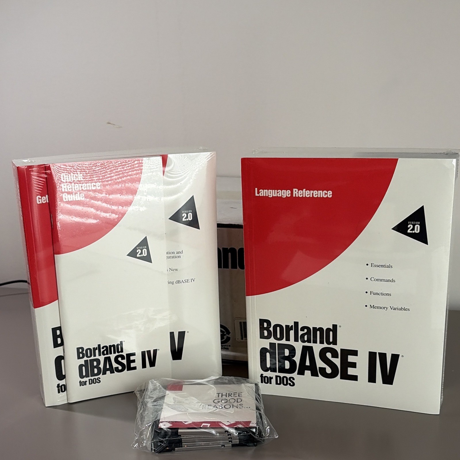 Borland dBASE IV v2.0 for DOS Database Software w/ Manuals, 5.25″ Floppy