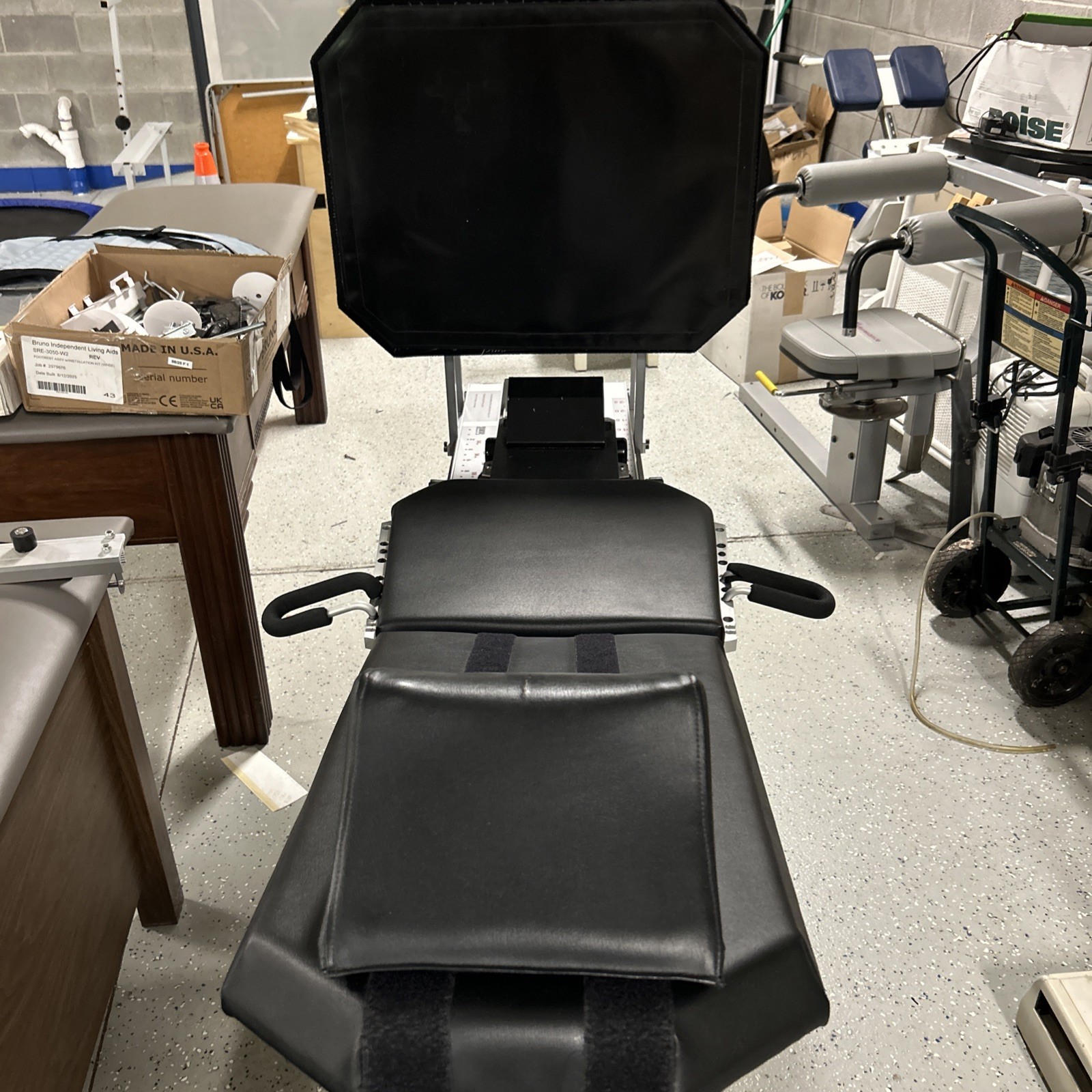 Shuttle Systems – Contemporary Design 2000-1 Resistance Machine
