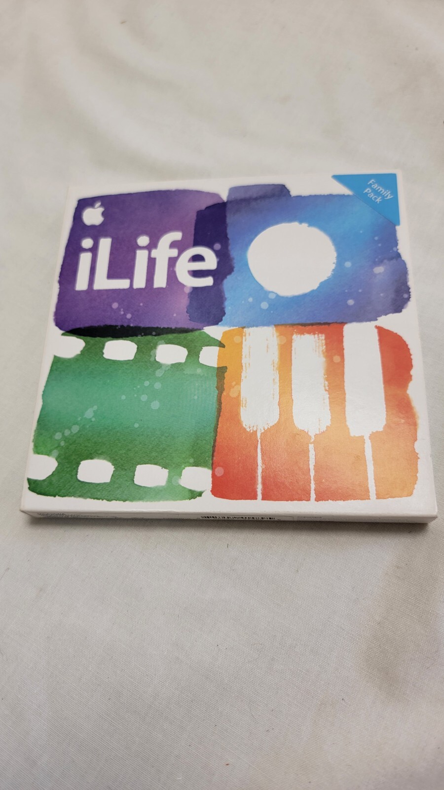 Apple iLife ’11 – Family Pack 5 users, 5 machines MC625Z/A GarageBand iPhoto