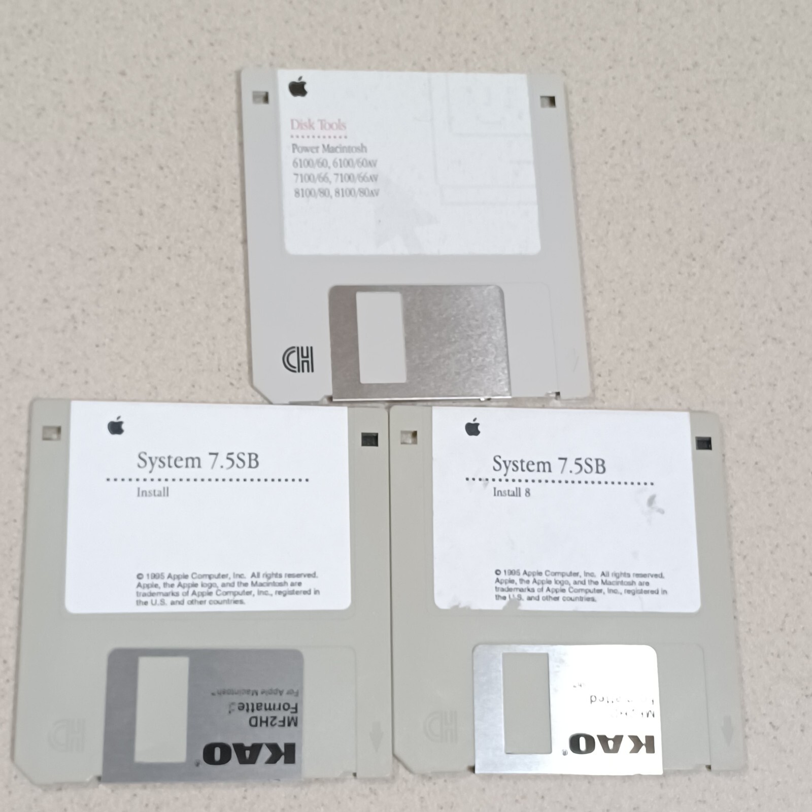 ADOBE PAGEMAKER 6.0 15 DISK & ILLUSTRATOR 6.0 7 DISKS FOR PC PLUS OTHER DISKS.
