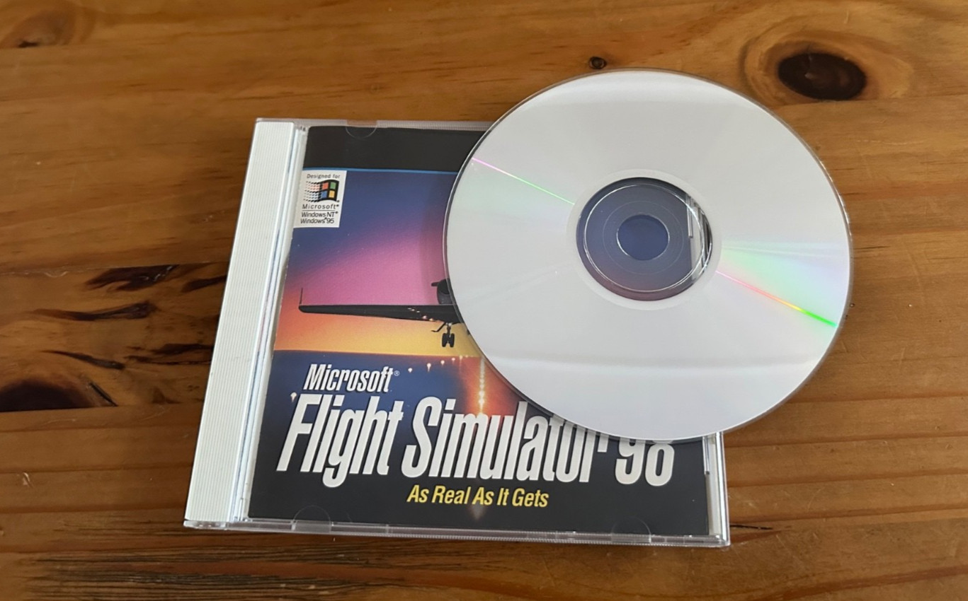 Microsoft Flight Simulator 98 Game CD ROM & Pilot’s Handbook Untested