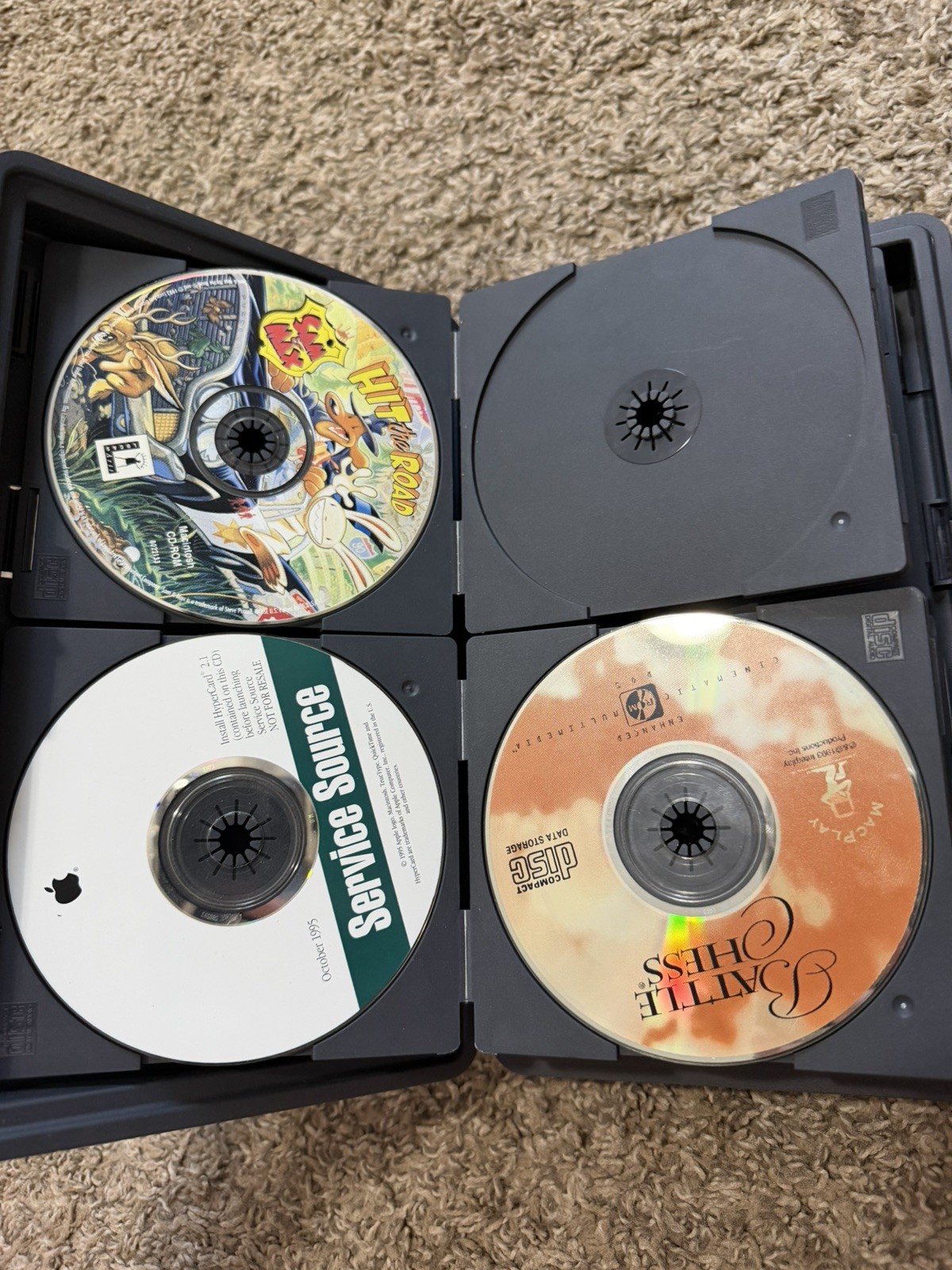 VINTAGE CD CASE WITH 7 MACINTOSH CD-ROM DISCS UNTESTED GAMES ETC.