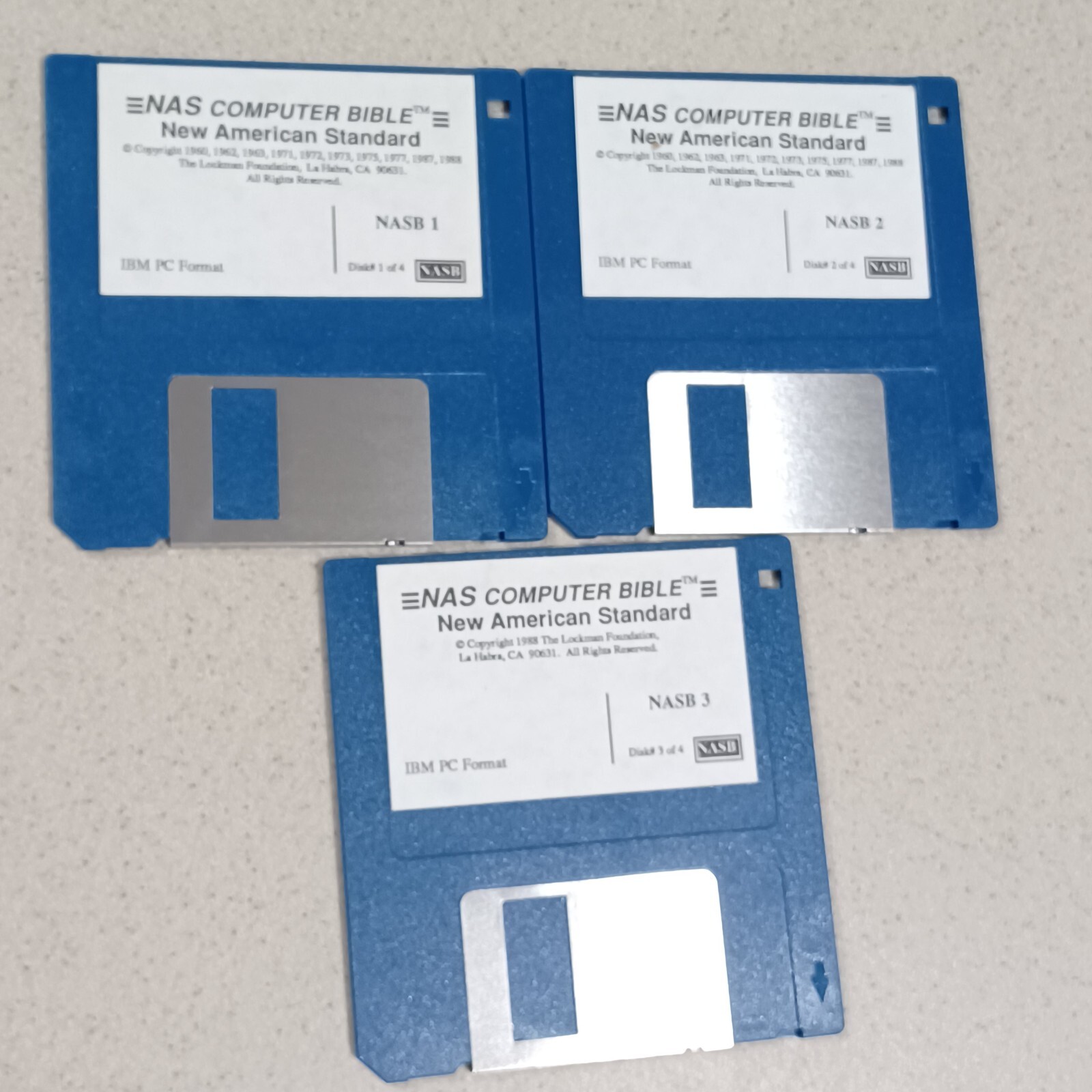 ADOBE PAGEMAKER 6.0 15 DISK & ILLUSTRATOR 6.0 7 DISKS FOR PC PLUS OTHER DISKS.