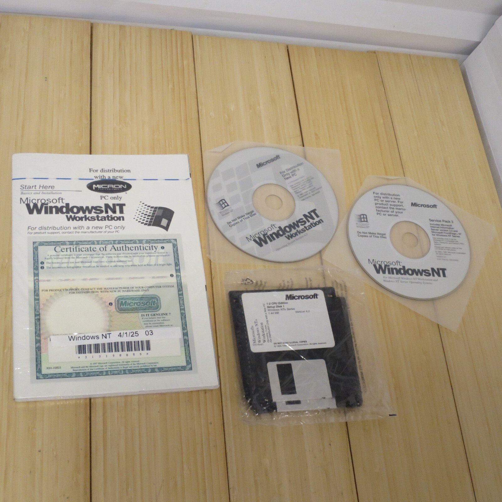 Microsoft Windows NT Workstation 4.0 SP4 CD-ROM, 3.5 Floppies, Manual & COA 03