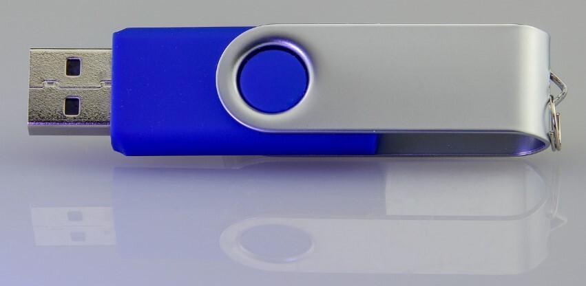 Bootable Linux – 8Gb USB thumb drive with Gift