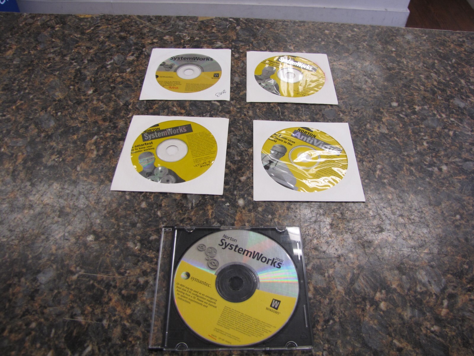 Lot of (5) Vintage Norton Symantec CD-ROM’s – Multiple Versions – MH6