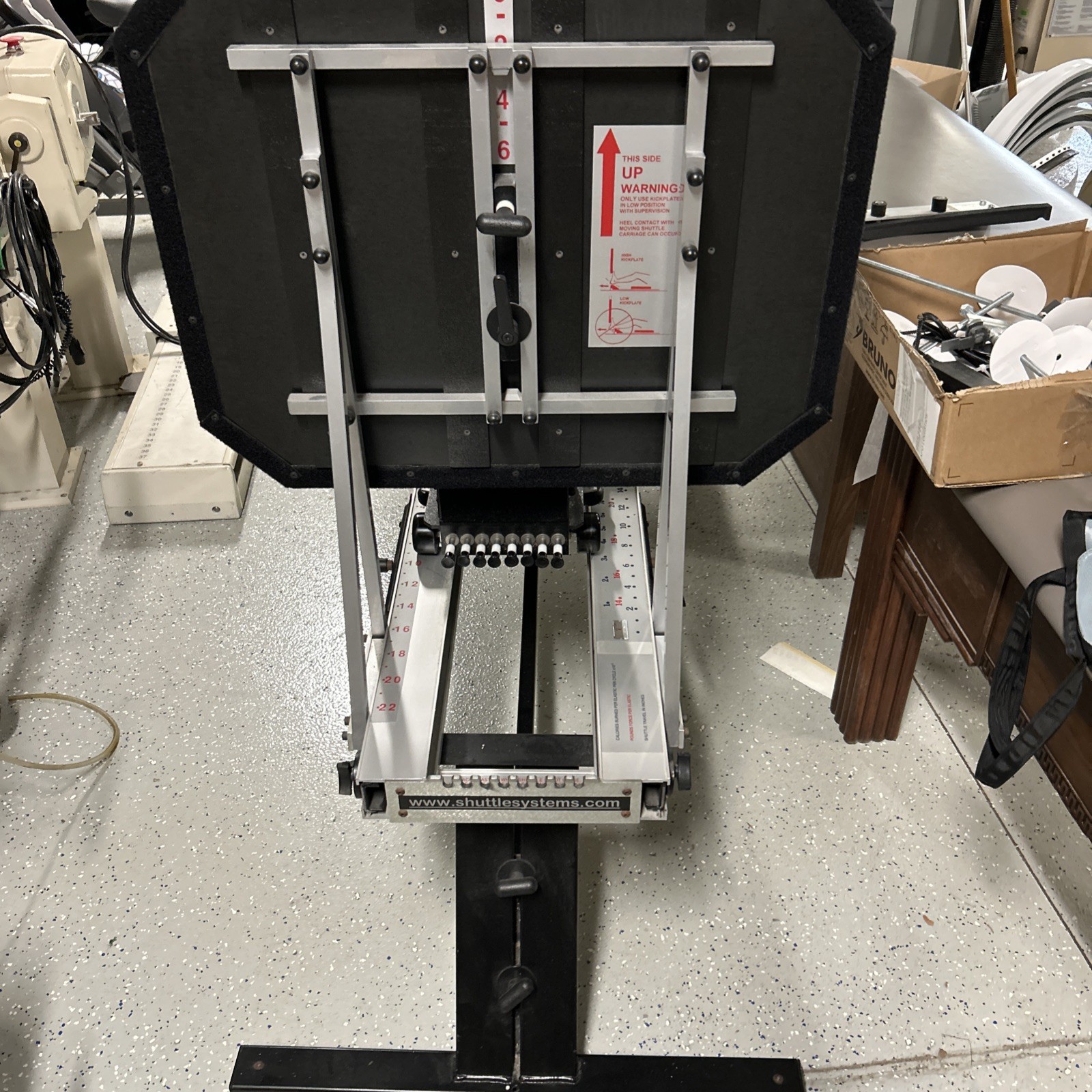 Shuttle Systems – Contemporary Design 2000-1 Resistance Machine