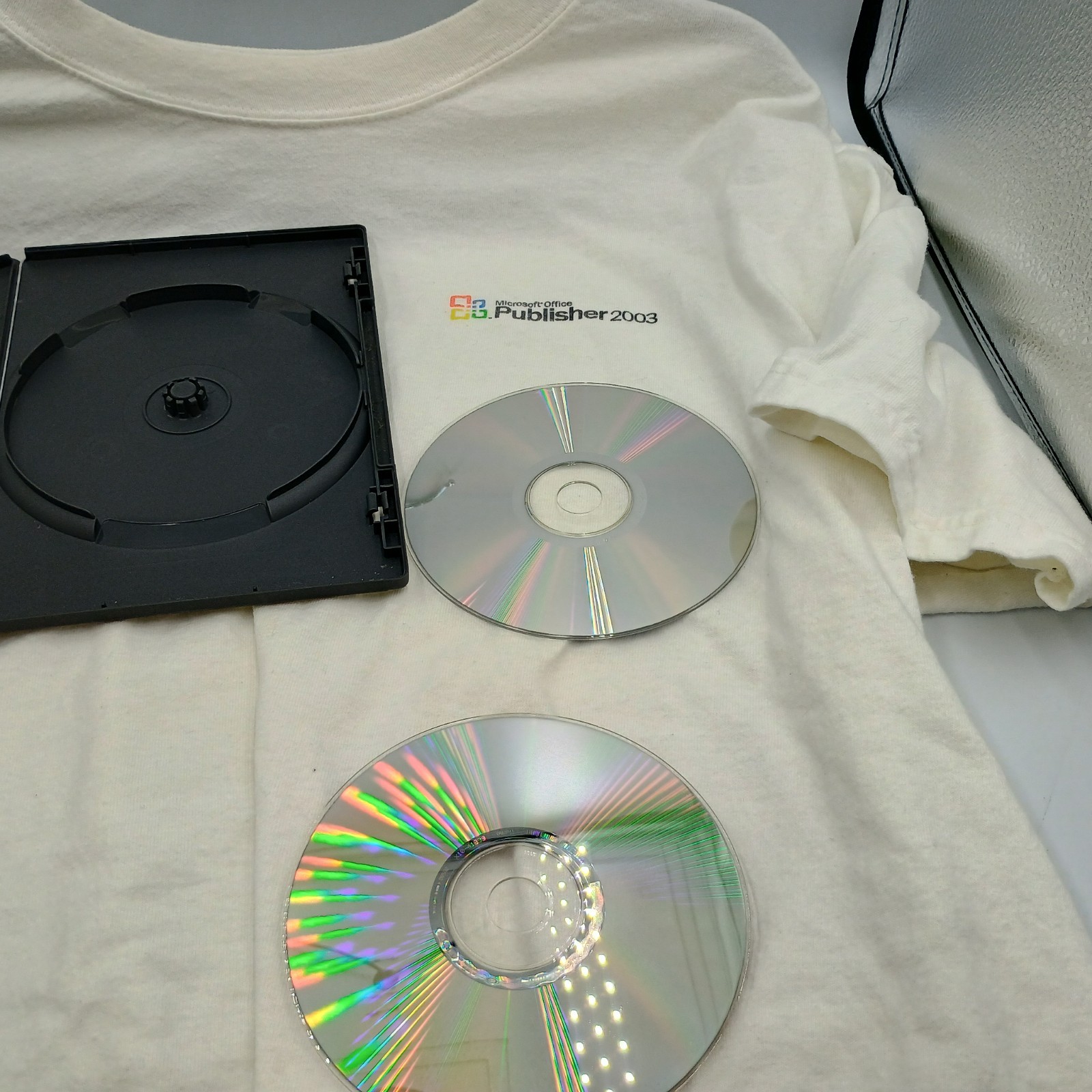 Microsoft Office Publisher 2003 Disk + T-SHIRT + Product Key