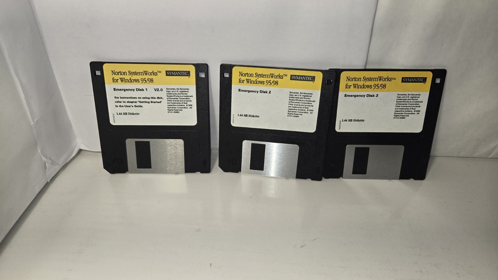 Microsoft Thumbs + Norton Cheyenne Parsons Western Digital hard 3.5″ Floppy Disk