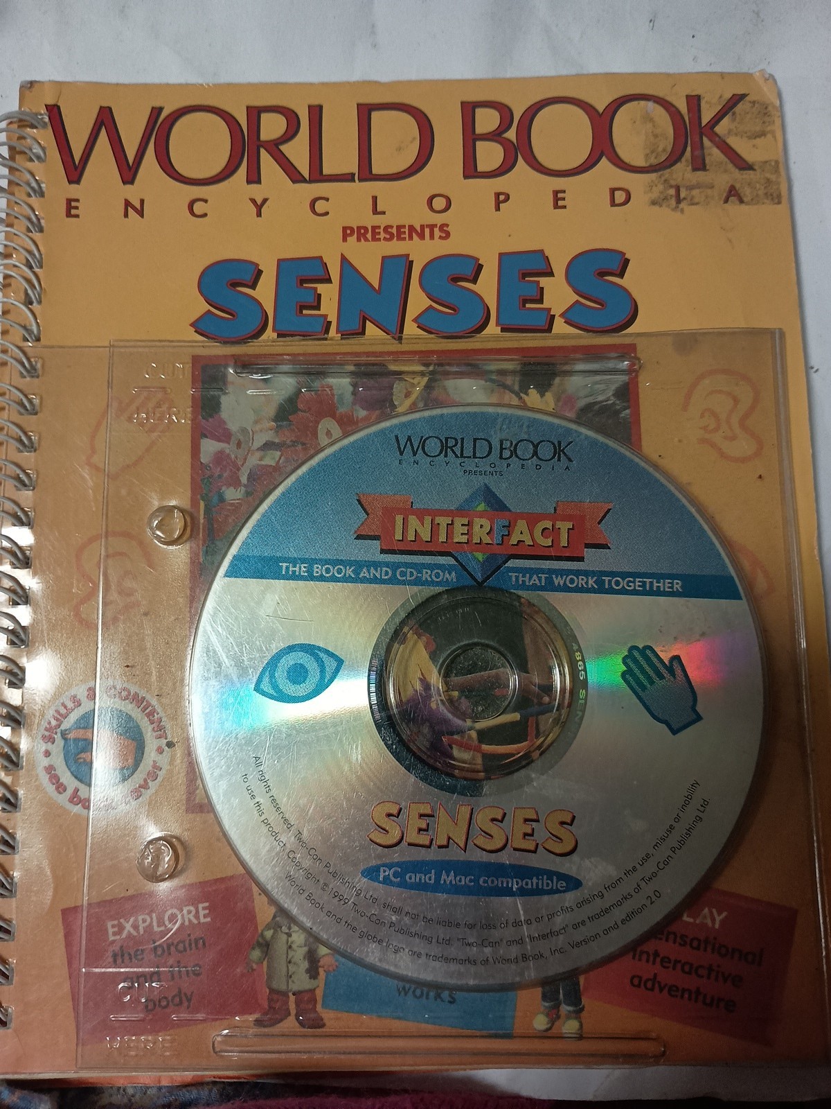 World Book Encyclopedia presents Senses (CD-Rom and Book) E3