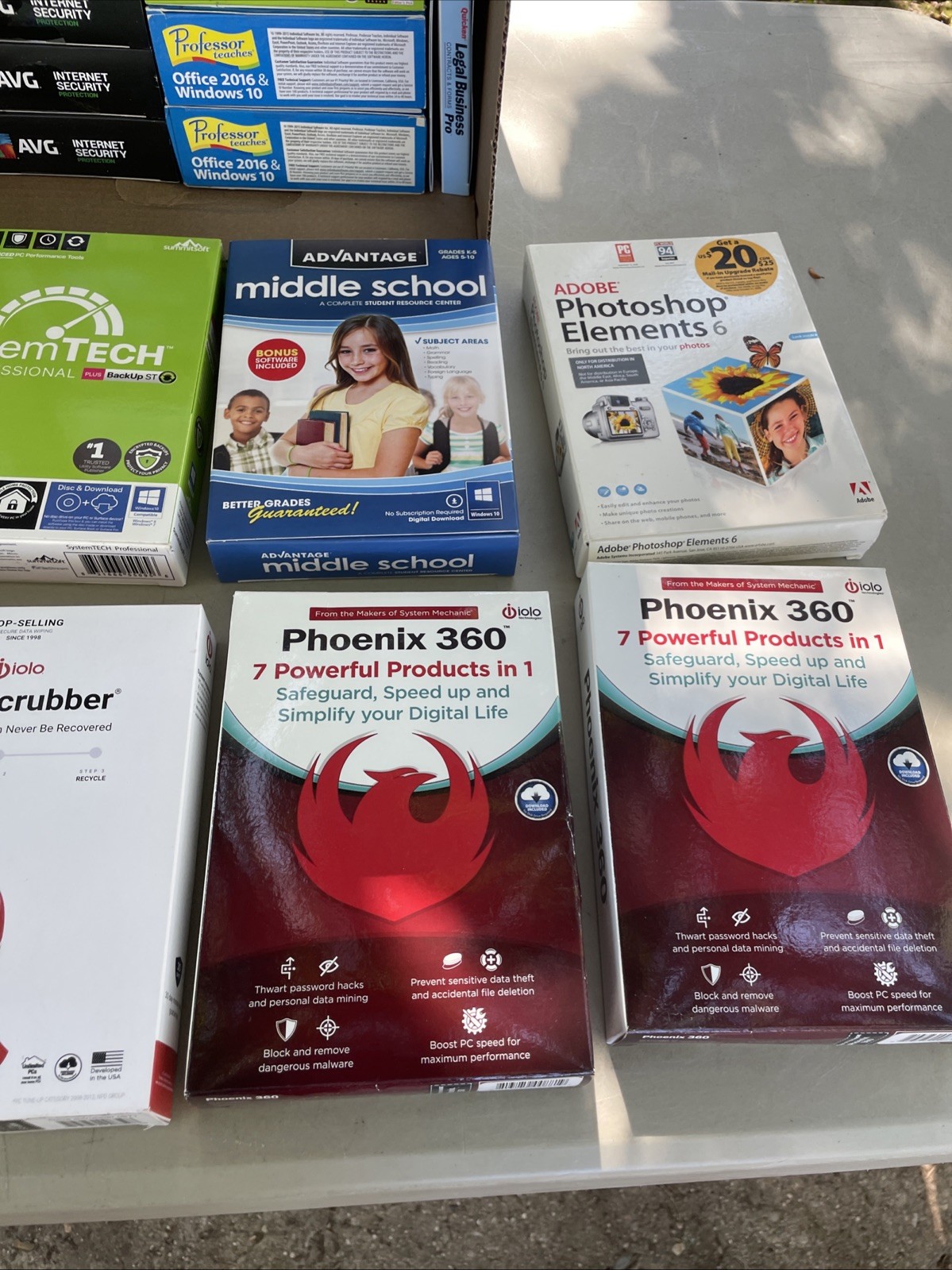 HUGE LOT OF SOFTWARE,MCAFEE, AVG, COREL AND MISC 60 PCS