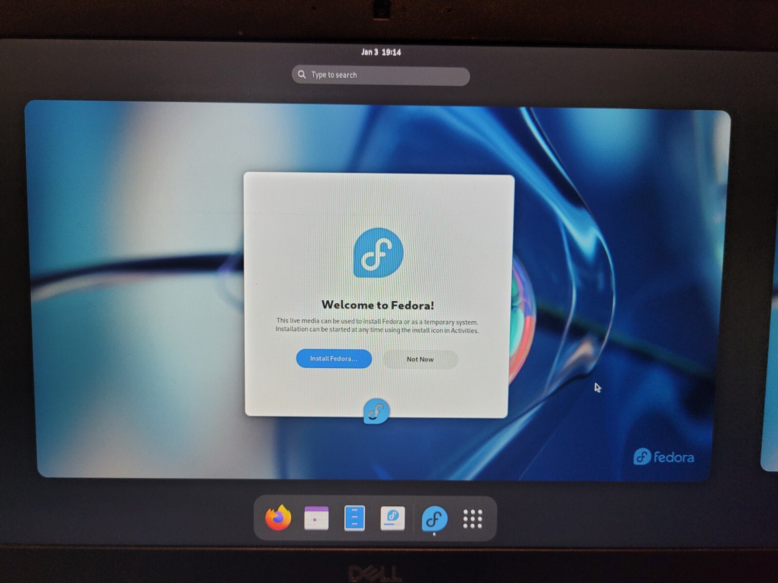 Fedora 39 Workstation Bootable on 4G USB Stick!