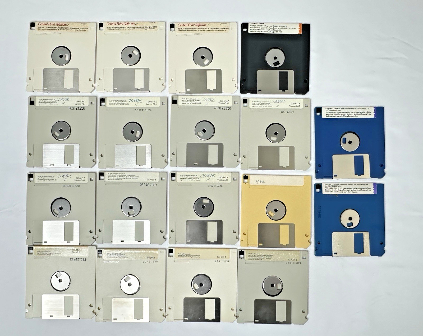 Lot of 18 Vintage Apple Macintosh Software 3.5″ Floppy Disks Lot