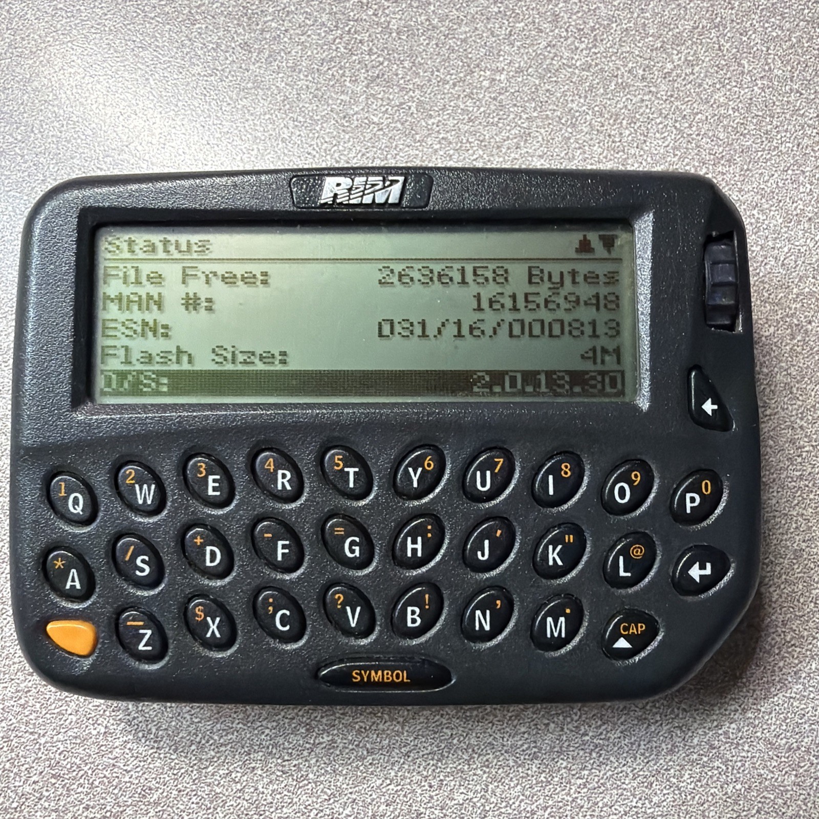 Vintage RIM BlackBerry 950 – 2 MB (R900M-2-PW) With Case