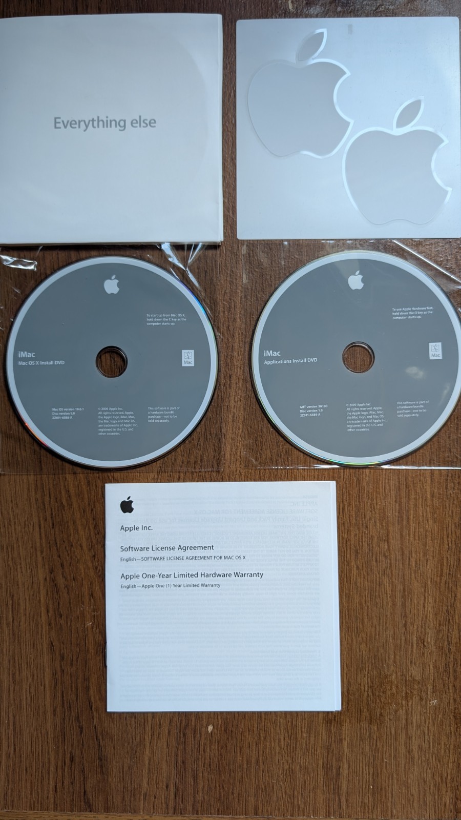 Mac OS X 10.6.1 (Snow Leopard) Install DVD OEM (2Z691-6588-A), manual & stickers