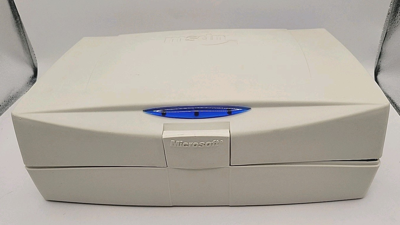 Microsoft Developer Network MSDN Discs Case With Disk Storage Folders